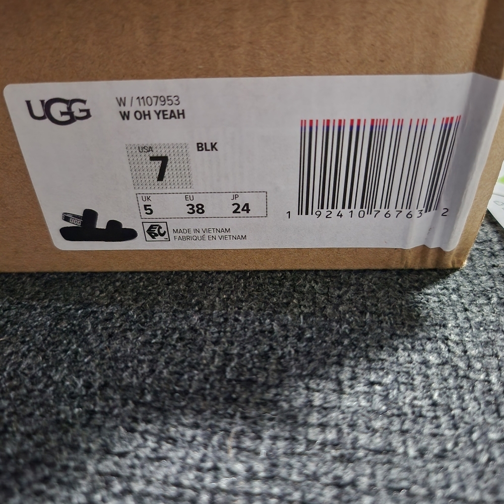UGG - Picture 6 of 7